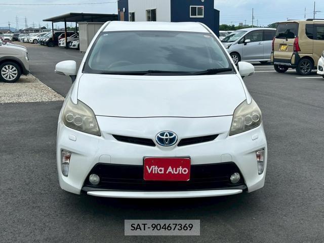 Toyota PRIUS 2012-10 8373786-11