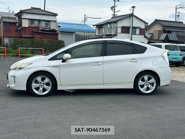Toyota PRIUS 2012-10 8373786-16