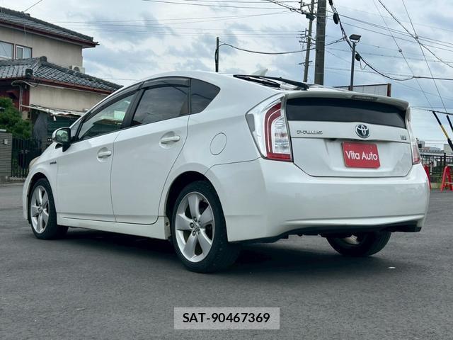 Toyota PRIUS 2012-10 8373786-19