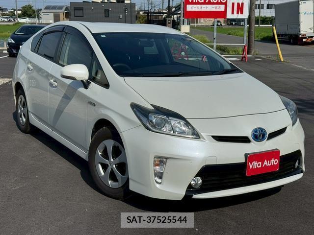 Toyota PRIUS 2014-04 8373787-1