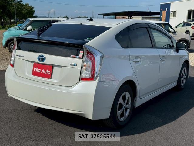 Toyota PRIUS 2014-04 8373787-13