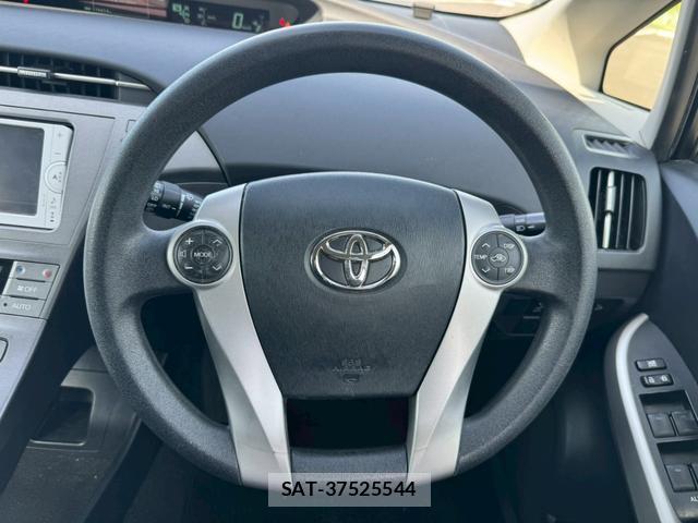 Toyota PRIUS 2014-04 8373787-18
