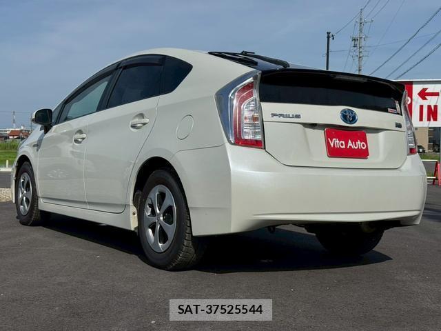 Toyota PRIUS 2014-04 8373787-19