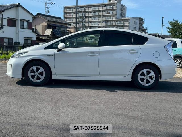 Toyota PRIUS 2014-04 8373787-2
