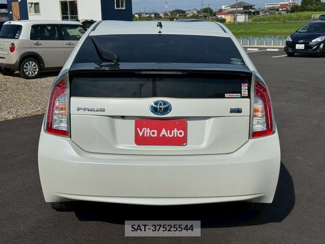 Toyota PRIUS 2014-04 8373787-3