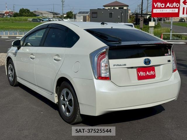 Toyota PRIUS 2014-04 8373787-4