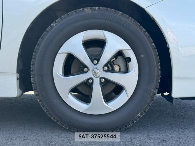Toyota PRIUS 2014-04 8373787-5