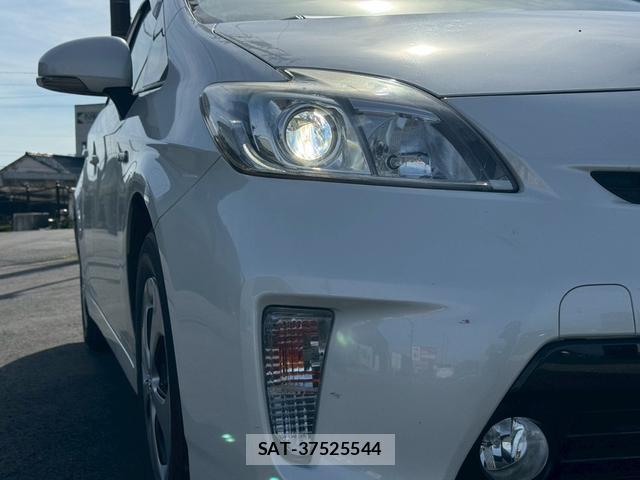Toyota PRIUS 2014-04 8373787-6