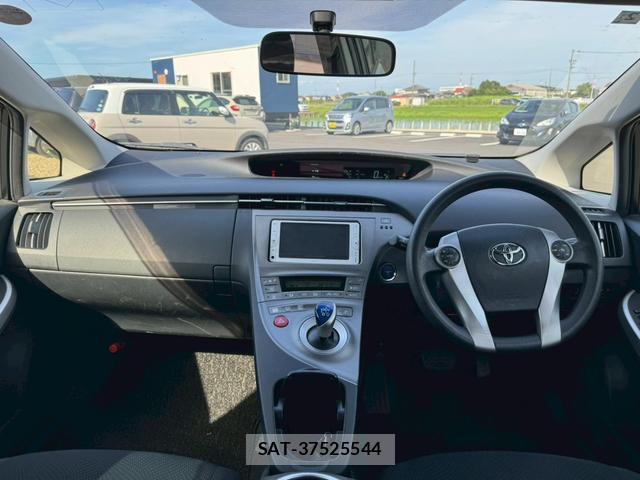 Toyota PRIUS 2014-04 8373787-7