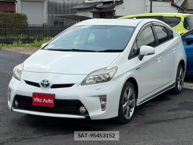 Toyota PRIUS 2014-07 8373788-14