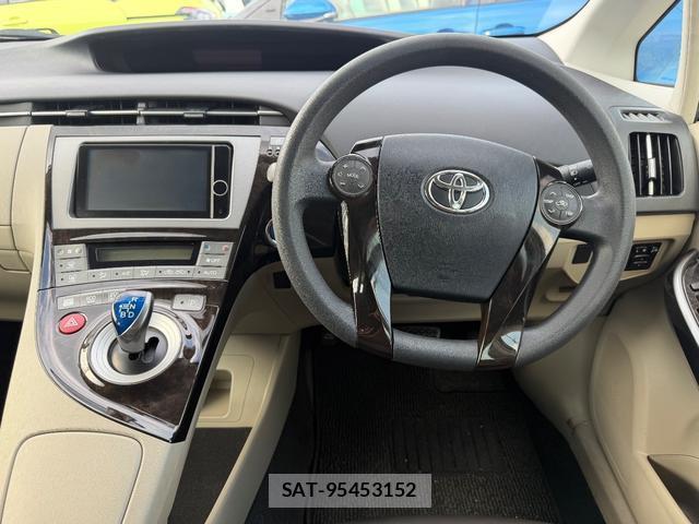 Toyota PRIUS 2014-07 8373788-18