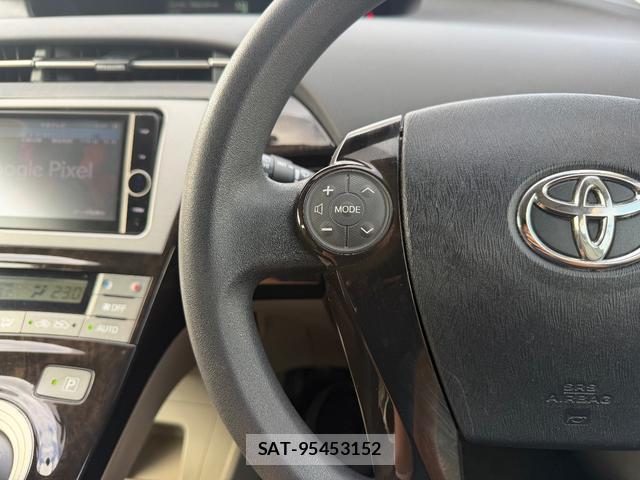 Toyota PRIUS 2014-07 8373788-19