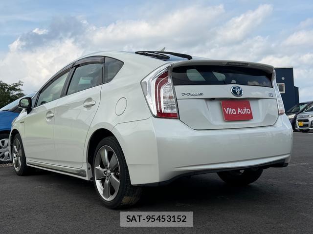 Toyota PRIUS 2014-07 8373788-3