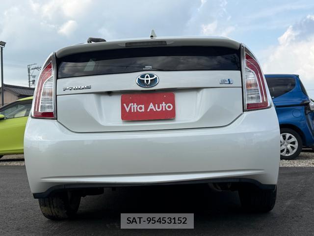Toyota PRIUS 2014-07 8373788-4