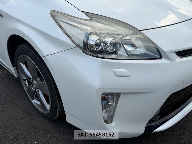 Toyota PRIUS 2014-07 8373788-5