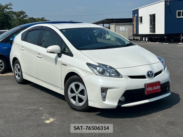 Toyota PRIUS 2014-05 8373799-1