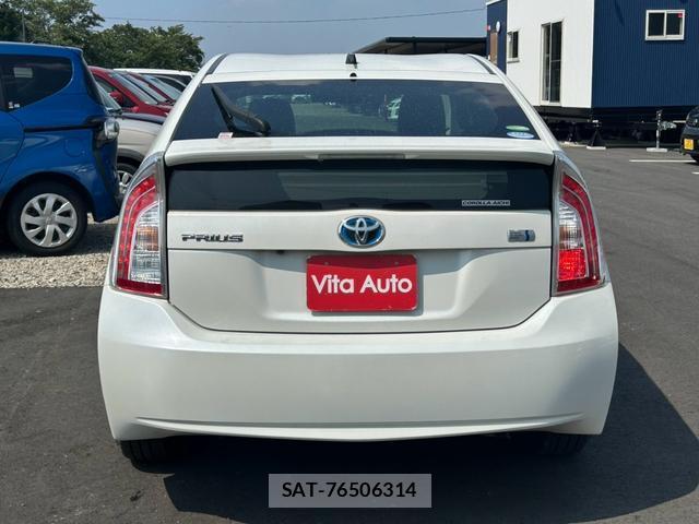 Toyota PRIUS 2014-05 8373799-11