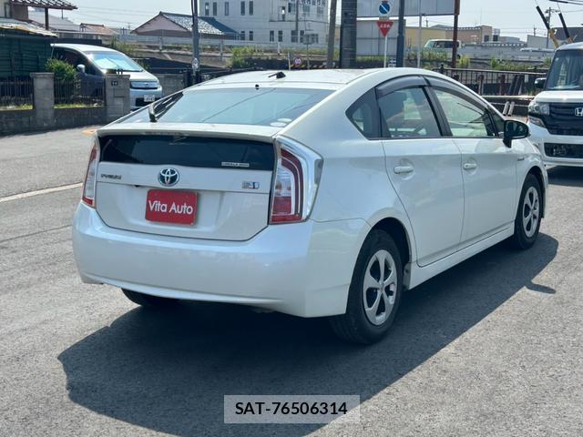 Toyota PRIUS 2014-05 8373799-15