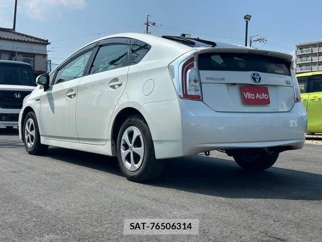 Toyota PRIUS 2014-05 8373799-19