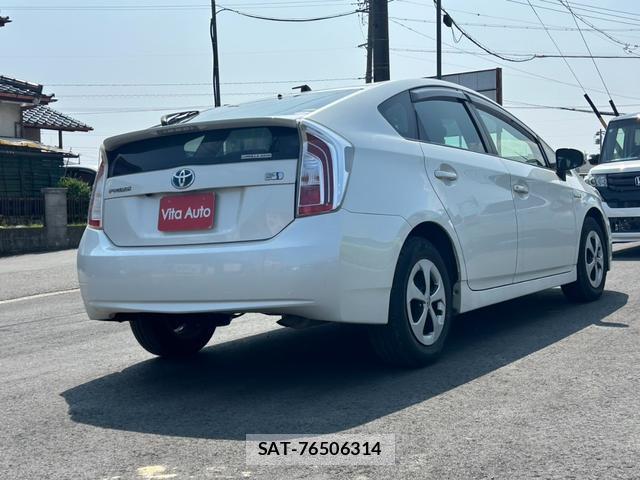 Toyota PRIUS 2014-05 8373799-2