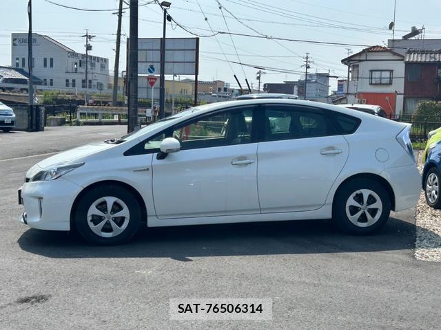 Toyota PRIUS 2014-05 8373799-4