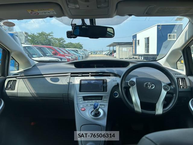 Toyota PRIUS 2014-05 8373799-7