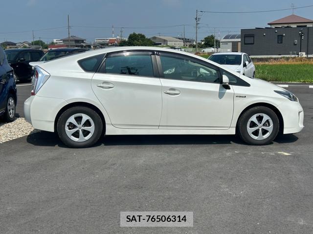 Toyota PRIUS 2014-05 8373799-9
