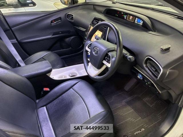 Toyota PRIUS 2016-10 8373864-3