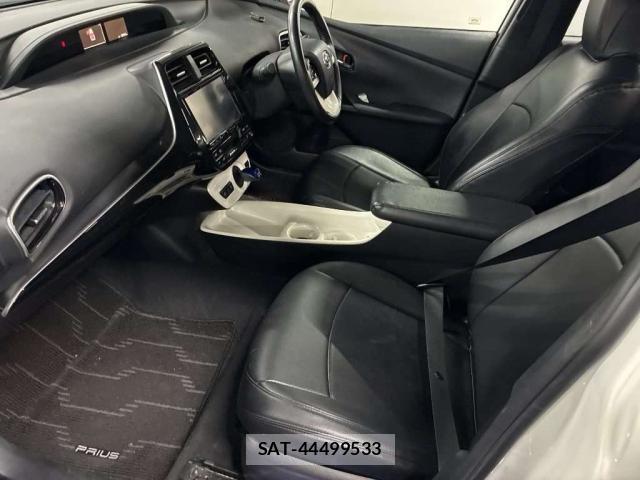 Toyota PRIUS 2016-10 8373864-4