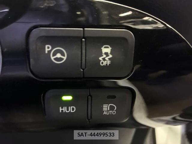 Toyota PRIUS 2016-10 8373864-9