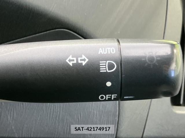 Toyota PRIUS 2013-12 8374071-15