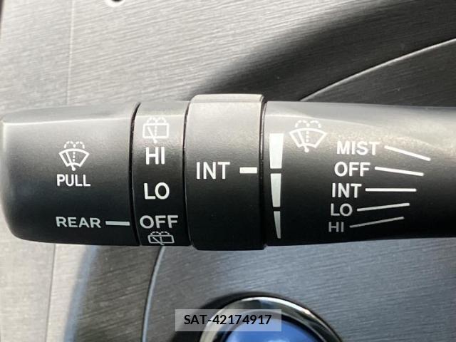 Toyota PRIUS 2013-12 8374071-16
