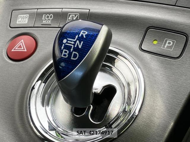 Toyota PRIUS 2013-12 8374071-17