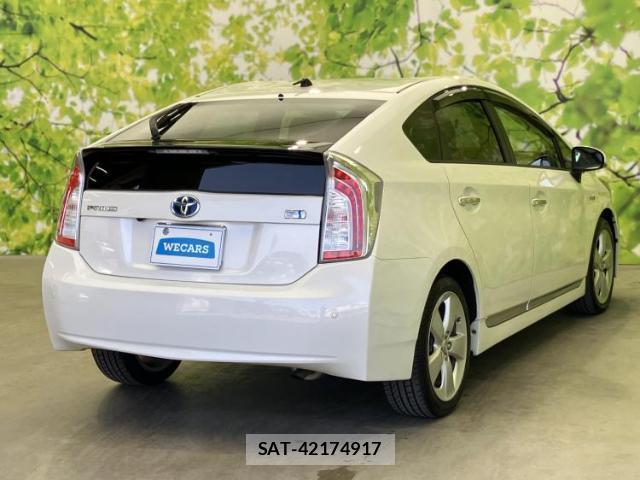 Toyota PRIUS 2013-12 8374071-2