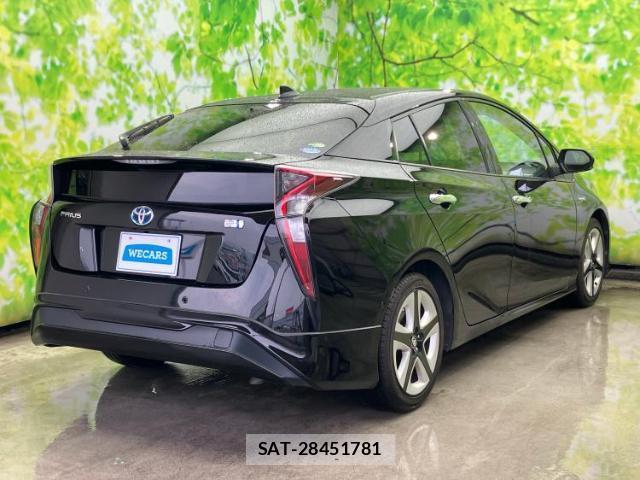 Toyota PRIUS 2016-05 8374109-2