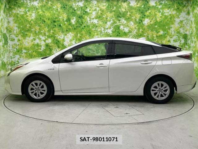 Toyota PRIUS 2016-04 8374270-1