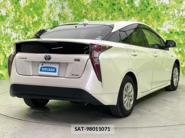 Toyota PRIUS 2016-04 8374270-2