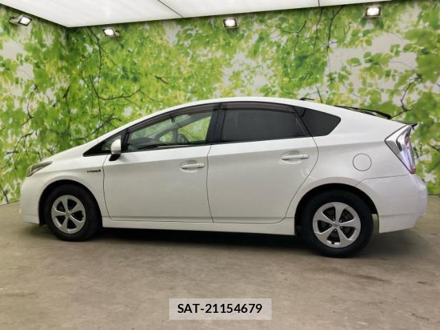 Toyota PRIUS 2014-08 8374335-1