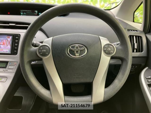 Toyota PRIUS 2014-08 8374335-14