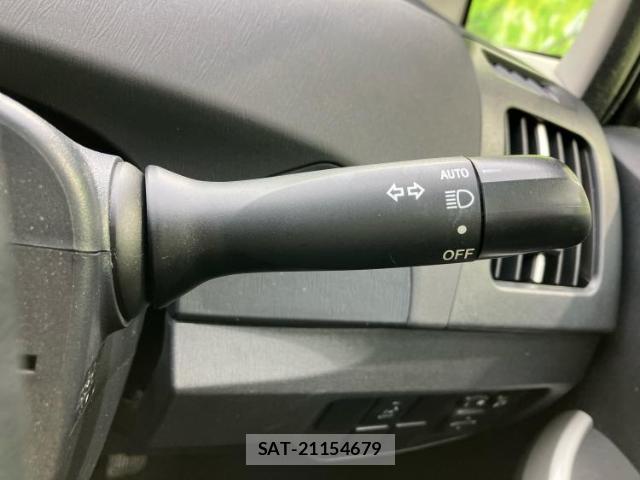 Toyota PRIUS 2014-08 8374335-15