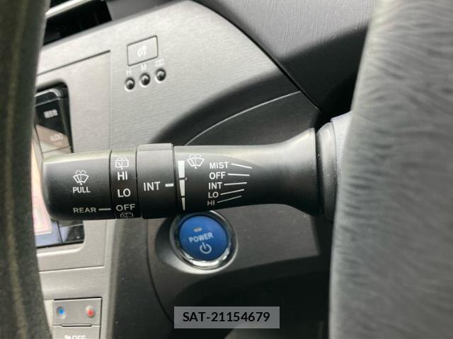 Toyota PRIUS 2014-08 8374335-16