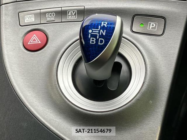 Toyota PRIUS 2014-08 8374335-17