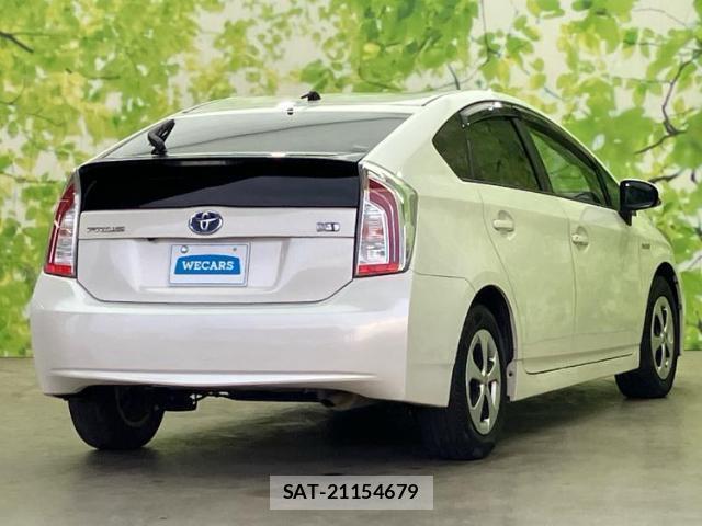Toyota PRIUS 2014-08 8374335-2