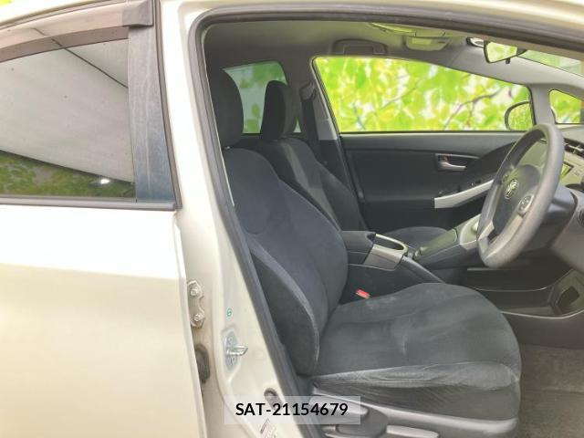 Toyota PRIUS 2014-08 8374335-3