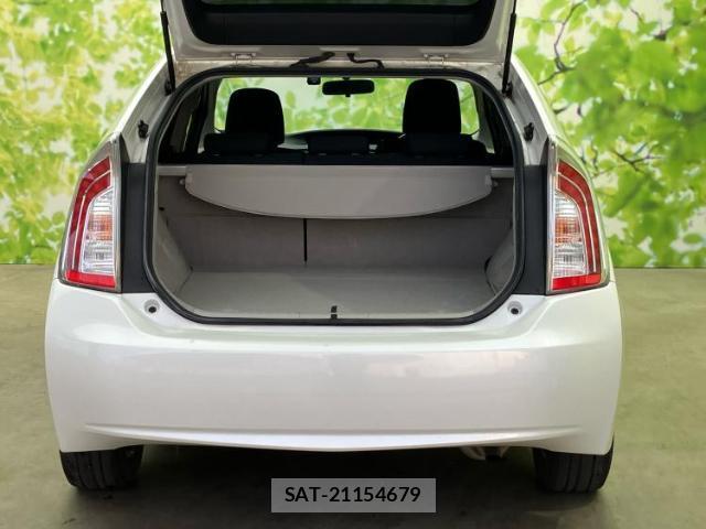 Toyota PRIUS 2014-08 8374335-7