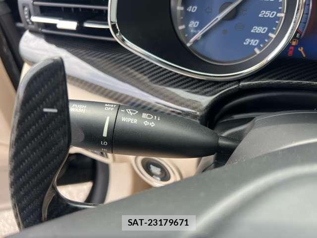 Maserati QUATTROPORTE 2020-12 8373393-16