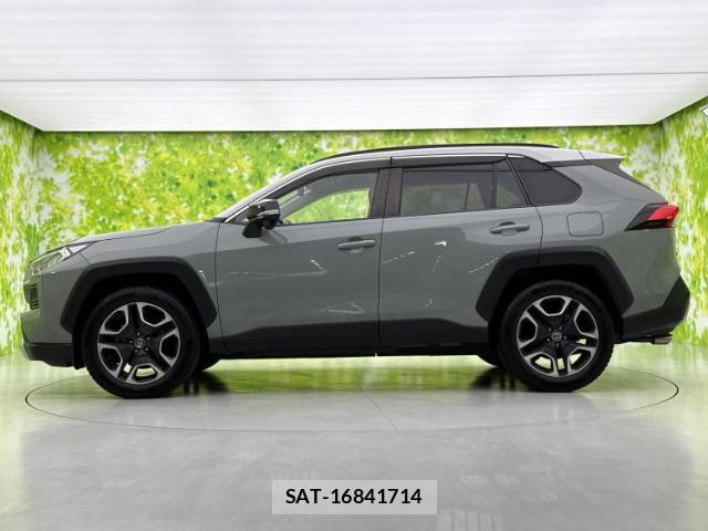 Toyota RAV4 2019-06 8373415-1