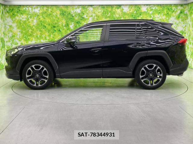 Toyota RAV4 2021-12 8374165-1