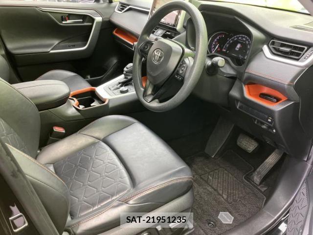 Toyota RAV4 2019-06 8374325-3