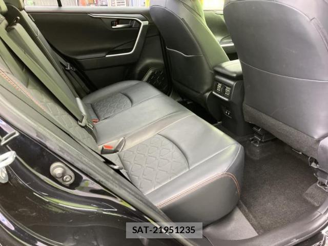 Toyota RAV4 2019-06 8374325-4